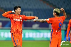 青岛西海岸足球队中超黑马崛起：升班马表现抢眼